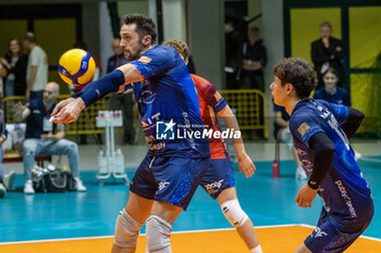 17/01/2024 - Stephen Maar (Vero Volley Monza) on defense during CEV Volleyball Cup Men 2024 match between Mint VeroVolley Monza and Levski Sofia at Opiquad Arena, Monza, Italy on January 17, 2024 - MINT VERO VOLLEY MONZA VS LEVSKI SOFIA - CHALLENGE CUP MEN - VOLLEY