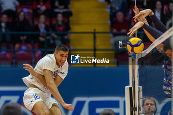 17/01/2024 - Spike of Venislav Antov (Levski Sofia) over the block during CEV Volleyball Cup Men 2024 match between Mint VeroVolley Monza and Levski Sofia at Opiquad Arena, Monza, Italy on January 17, 2024 - MINT VERO VOLLEY MONZA VS LEVSKI SOFIA - CHALLENGE CUP MEN - VOLLEY