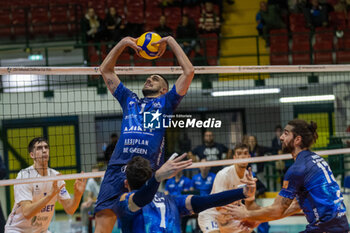 2024-01-17 - Petar Visic (Vero Volley Monza) in action during CEV Volleyball Cup Men 2024 match between Mint VeroVolley Monza and Levski Sofia at Opiquad Arena, Monza, Italy on January 17, 2024 - MINT VERO VOLLEY MONZA VS LEVSKI SOFIA - CHALLENGE CUP MEN - VOLLEYBALL