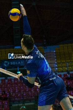 17/01/2024 - Spike of Stephen Maar (Vero Volley Monza) during CEV Volleyball Cup Men 2024 match between Mint VeroVolley Monza and Levski Sofia at Opiquad Arena, Monza, Italy on January 17, 2024 - MINT VERO VOLLEY MONZA VS LEVSKI SOFIA - CHALLENGE CUP MEN - VOLLEY