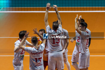 31/01/2024 - Players of Galatasaray Istanbul during Semifinal CEV Volleyball Challenge Cup Men 2024 match between Mint VeroVolley Monza and Galatasaray Istanbul at Opiquad Arena, Monza, Italy on January 31, 2024 - MINT VERO VOLLEY MONZA VS GALATASARAY HDI ISTANBUL - CHALLENGE CUP MEN - VOLLEY
