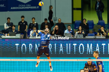 31/01/2024 - Gianluca Galassi (Vero Volley Monza) at service during Semifinal CEV Volleyball Challenge Cup Men 2024 match between Mint VeroVolley Monza and Galatasaray Istanbul at Opiquad Arena, Monza, Italy on January 31, 2024 - MINT VERO VOLLEY MONZA VS GALATASARAY HDI ISTANBUL - CHALLENGE CUP MEN - VOLLEY