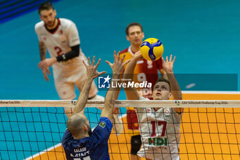 31/01/2024 - Gianluca Galassi (Vero Volley Monza) and Jan Zimmermann (Galatasaray Istanbul) during Semifinal CEV Volleyball Challenge Cup Men 2024 match between Mint VeroVolley Monza and Galatasaray Istanbul at Opiquad Arena, Monza, Italy on January 31, 2024 - MINT VERO VOLLEY MONZA VS GALATASARAY HDI ISTANBUL - CHALLENGE CUP MEN - VOLLEY