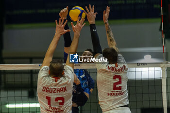 31/01/2024 - Spike of Stephen Maar (Vero Volley Monza) during Semifinal CEV Volleyball Challenge Cup Men 2024 match between Mint VeroVolley Monza and Galatasaray Istanbul at Opiquad Arena, Monza, Italy on January 31, 2024 - MINT VERO VOLLEY MONZA VS GALATASARAY HDI ISTANBUL - CHALLENGE CUP MEN - VOLLEY