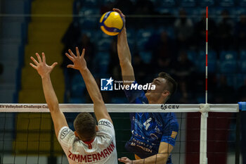 31/01/2024 - Spike of Eric Loeppky (Vero Volley Monza) during Semifinal CEV Volleyball Challenge Cup Men 2024 match between Mint VeroVolley Monza and Galatasaray Istanbul at Opiquad Arena, Monza, Italy on January 31, 2024 - MINT VERO VOLLEY MONZA VS GALATASARAY HDI ISTANBUL - CHALLENGE CUP MEN - VOLLEY