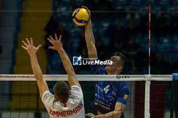 2024-01-31 - Spike of Eric Loeppky (Vero Volley Monza) during Semifinal CEV Volleyball Challenge Cup Men 2024 match between Mint VeroVolley Monza and Galatasaray Istanbul at Opiquad Arena, Monza, Italy on January 31, 2024 - MINT VERO VOLLEY MONZA VS GALATASARAY HDI ISTANBUL - CHALLENGE CUP MEN - VOLLEYBALL