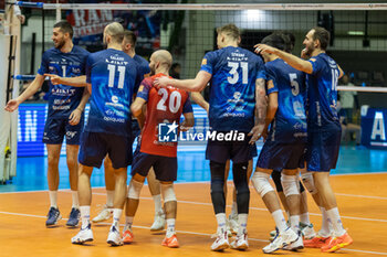 31/01/2024 - Exultation of Players of Mint Vero Volley Monza after scoring a match point during Semifinal CEV Volleyball Challenge Cup Men 2024 match between Mint VeroVolley Monza and Galatasaray Istanbul at Opiquad Arena, Monza, Italy on January 31, 2024 - MINT VERO VOLLEY MONZA VS GALATASARAY HDI ISTANBUL - CHALLENGE CUP MEN - VOLLEY