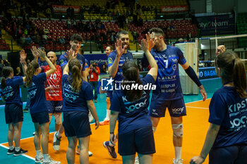 2024-01-31 - Players of Mint Vero Volley Monza celebrate the victory during Semifinal CEV Volleyball Challenge Cup Men 2024 match between Mint VeroVolley Monza and Galatasaray Istanbul at Opiquad Arena, Monza, Italy on January 31, 2024 - MINT VERO VOLLEY MONZA VS GALATASARAY HDI ISTANBUL - CHALLENGE CUP MEN - VOLLEYBALL