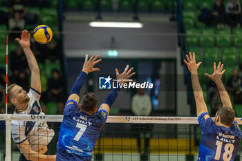 2024-02-27 - Bartlomiej Boladz (Projekt Warszawa) during Final CEV Challenge Cup Men 2024 match between Mint VeroVolley Monza and Projekt Warszawa at Opiquad Arena, Monza, Italy on February 27, 2024 - FINAL - MINT VERO VOLLEY MONZA VS PROJEKT WARSZAWA - CHALLENGE CUP MEN - VOLLEYBALL