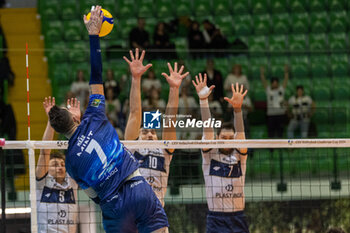 2024-02-27 - Stephen Maar (Vero Volley Monza) during Final CEV Challenge Cup Men 2024 match between Mint VeroVolley Monza and Projekt Warszawa at Opiquad Arena, Monza, Italy on February 27, 2024 - FINAL - MINT VERO VOLLEY MONZA VS PROJEKT WARSZAWA - CHALLENGE CUP MEN - VOLLEYBALL