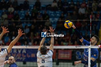 2024-02-27 - Stephen Maar (Vero Volley Monza) during Final CEV Challenge Cup Men 2024 match between Mint VeroVolley Monza and Projekt Warszawa at Opiquad Arena, Monza, Italy on February 27, 2024 - FINAL - MINT VERO VOLLEY MONZA VS PROJEKT WARSZAWA - CHALLENGE CUP MEN - VOLLEYBALL