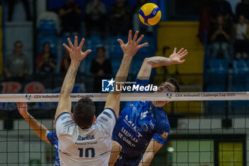 2024-02-27 - Eric Loeppky (Vero Volley Monza) during Final CEV Challenge Cup Men 2024 match between Mint VeroVolley Monza and Projekt Warszawa at Opiquad Arena, Monza, Italy on February 27, 2024 - FINAL - MINT VERO VOLLEY MONZA VS PROJEKT WARSZAWA - CHALLENGE CUP MEN - VOLLEYBALL