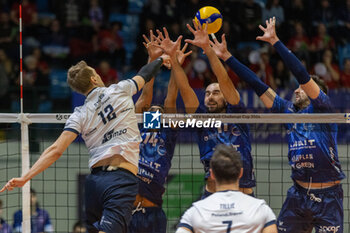 2024-02-27 - Artur Szalpuk (Projekt Warszawa) during Final CEV Challenge Cup Men 2024 match between Mint VeroVolley Monza and Projekt Warszawa at Opiquad Arena, Monza, Italy on February 27, 2024 - FINAL - MINT VERO VOLLEY MONZA VS PROJEKT WARSZAWA - CHALLENGE CUP MEN - VOLLEYBALL