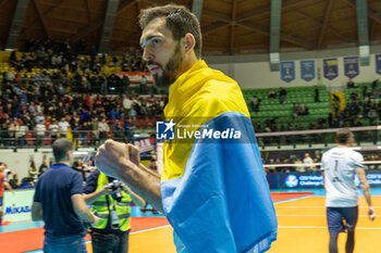 2024-02-27 - Yurii Semeniuk (Projekt Warszawa) celebrate the victory during Final CEV Challenge Cup Men 2024 match between Mint VeroVolley Monza and Projekt Warszawa at Opiquad Arena, Monza, Italy on February 27, 2024 - FINAL - MINT VERO VOLLEY MONZA VS PROJEKT WARSZAWA - CHALLENGE CUP MEN - VOLLEYBALL