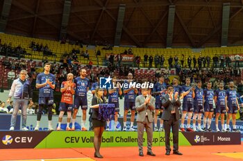 2024-02-27 - Players of Mint Vero Volley Monza during awards ceremony of the Final CEV Challenge Cup Men 2024 match between Mint VeroVolley Monza and Projekt Warszawa at Opiquad Arena, Monza, Italy on February 27, 2024 - FINAL - MINT VERO VOLLEY MONZA VS PROJEKT WARSZAWA - CHALLENGE CUP MEN - VOLLEYBALL