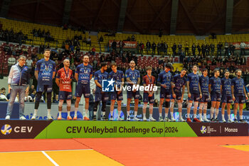 2024-02-27 - Players of Mint Vero Volley Monza during awards ceremony of the Final CEV Challenge Cup Men 2024 match between Mint VeroVolley Monza and Projekt Warszawa at Opiquad Arena, Monza, Italy on February 27, 2024 - FINAL - MINT VERO VOLLEY MONZA VS PROJEKT WARSZAWA - CHALLENGE CUP MEN - VOLLEYBALL