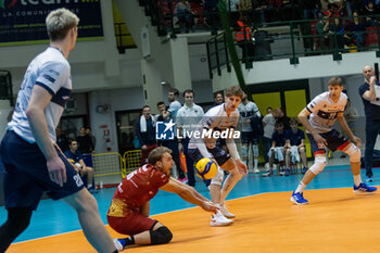 2024-02-27 - Jedrzej Gruszczynski (Projekt Warszawa) on defense during Final CEV Challenge Cup Men 2024 match between Mint VeroVolley Monza and Projekt Warszawa at Opiquad Arena, Monza, Italy on February 27, 2024 - FINAL - MINT VERO VOLLEY MONZA VS PROJEKT WARSZAWA - CHALLENGE CUP MEN - VOLLEYBALL