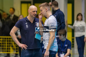 2024-02-27 - Head Coach Piotr Graban (Projekt Warszawa) with Maciej Stepien (Projekt Warszawa) during Final CEV Challenge Cup Men 2024 match between Mint VeroVolley Monza and Projekt Warszawa at Opiquad Arena, Monza, Italy on February 27, 2024 - FINAL - MINT VERO VOLLEY MONZA VS PROJEKT WARSZAWA - CHALLENGE CUP MEN - VOLLEYBALL