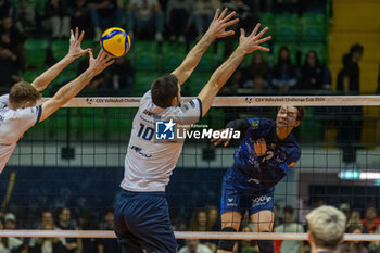 2024-02-27 - Spike of Ran Takahashi (Vero Volley Monza) during Final CEV Challenge Cup Men 2024 match between Mint VeroVolley Monza and Projekt Warszawa at Opiquad Arena, Monza, Italy on February 27, 2024 - FINAL - MINT VERO VOLLEY MONZA VS PROJEKT WARSZAWA - CHALLENGE CUP MEN - VOLLEYBALL