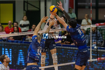 2024-02-27 - Kevin Tillie (Projekt Warszawa) during Final CEV Challenge Cup Men 2024 match between Mint VeroVolley Monza and Projekt Warszawa at Opiquad Arena, Monza, Italy on February 27, 2024 - FINAL - MINT VERO VOLLEY MONZA VS PROJEKT WARSZAWA - CHALLENGE CUP MEN - VOLLEYBALL