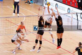 2024-10-09 - Marie Scholzel of Roma Volley Club, Sladjana Mirkovic of Roma Volley Club and Tjasa Malnar of OK Karlovac during the CEV Volleyball Challenge Cup 2025 between Roma Volley Club and OK Kelteks on 9 oct 2024 at the Palazzetto dello Sport in Rome. - CEV VOLLEYBALL CHALLENGE CUP 2025 - CHALLENGE CUP MEN - VOLLEYBALL