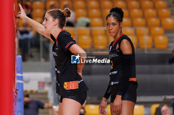 2024-10-09 - Veronica Costantini of Roma Volley Club and Wilma Salas of Roma Volley Club during the CEV Volleyball Challenge Cup 2025 between Roma Volley Club and OK Kelteks on 9 oct 2024 at the Palazzetto dello Sport in Rome. - CEV VOLLEYBALL CHALLENGE CUP 2025 - CHALLENGE CUP MEN - VOLLEYBALL