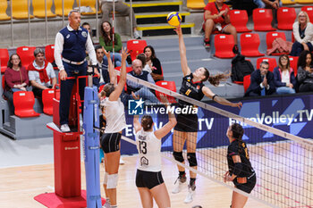 2024-10-09 - Marie Scholzel of Roma Volley Club, Sarah McGee of OK Karlovac and Tjasa Malnar of OK Karlovac during the CEV Volleyball Challenge Cup 2025 between Roma Volley Club and OK Kelteks on 9 oct 2024 at the Palazzetto dello Sport in Rome. - CEV VOLLEYBALL CHALLENGE CUP 2025 - CHALLENGE CUP MEN - VOLLEYBALL