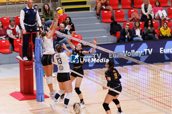 2024-10-09 - Tjasa Malnar of OK Karlovac, Sarah McGee of OK Karlovac, Marie Scholzel of Roma Volley Club and Margherita Muzi of Roma Volley Club during the CEV Volleyball Challenge Cup 2025 between Roma Volley Club and OK Kelteks on 9 oct 2024 at the Palazzetto dello Sport in Rome. - CEV VOLLEYBALL CHALLENGE CUP 2025 - CHALLENGE CUP MEN - VOLLEYBALL