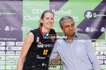 2024-10-09 - Marie Scholzel of Roma Volley Club and Pietro Miele president of Roma Volley Club during the CEV Volleyball Challenge Cup 2025 between Roma Volley Club and OK Kelteks on 9 oct 2024 at the Palazzetto dello Sport in Rome. - CEV VOLLEYBALL CHALLENGE CUP 2025 - CHALLENGE CUP MEN - VOLLEYBALL