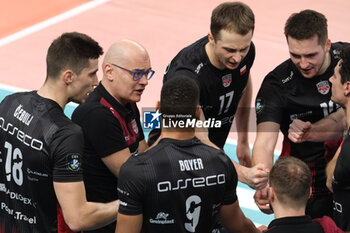 2024-01-17 - Giampaolo Medei head coach of Asseco Resovia Rzeszow during an time out of the match between ITAS Trentino Volley and Asseco Resovia Rzeszow, valid for Pool B of CEV Men Volley Champions League 2023/2024 at Il T Quotidiano Arena on January 17, 2023, Trento, Italy. - ITAS TRENTINO VS ASSECO RESOVIA RZESZOW - CHAMPIONS LEAGUE MEN - VOLLEYBALL