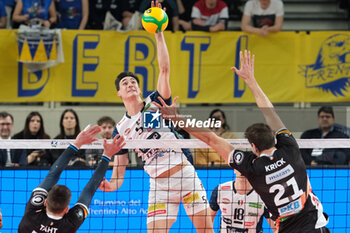 2024-02-29 - Pipe of Alessandro Michieletto of ITAS Trentino Volley during the match between ITAS Trentino Volley and Berlin Recycling Volleys, quarter of finals of CEV Men Volley Champions League 2023/2024 at Il T Quotidiano Arena on February 29, 2024, Trento, Italy. - QUARTER OF FINALS - ITAS TRENTINO VS BERLIN RECYCLING VOLLEYS - CHAMPIONS LEAGUE MEN - VOLLEYBALL