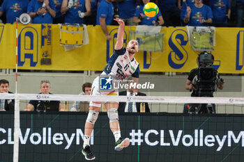 2024-02-29 - Riccardo Sbertoli of ITAS Trentino Volley at serve during the match between ITAS Trentino Volley and Berlin Recycling Volleys, quarter of finals of CEV Men Volley Champions League 2023/2024 at Il T Quotidiano Arena on February 29, 2024, Trento, Italy. - QUARTER OF FINALS - ITAS TRENTINO VS BERLIN RECYCLING VOLLEYS - CHAMPIONS LEAGUE MEN - VOLLEYBALL