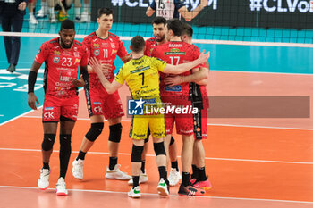 2024-03-13 - Cucine Lube Civitanova Team celebrates after scores a point during the match between ITAS Trentino Volley and Cucine Lube Civitanova, semifinals of CEV Men Volley Champions League 2023/2024 at Il T Quotidiano Arena on March 13, 2024, Trento, Italy. - SEMILFINALS - ITAS TRENTINO VS CUCINE LUBE CIVITANOVA - CHAMPIONS LEAGUE MEN - VOLLEYBALL