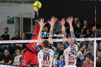 2024-03-13 - Marlon Yant of Cucine Lube Civitanova In action during the match between ITAS Trentino Volley and Cucine Lube Civitanova, semifinals of CEV Men Volley Champions League 2023/2024 at Il T Quotidiano Arena on March 13, 2024, Trento, Italy. - SEMILFINALS - ITAS TRENTINO VS CUCINE LUBE CIVITANOVA - CHAMPIONS LEAGUE MEN - VOLLEYBALL