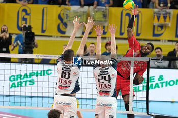 2024-03-13 - Marlon Yant of Cucine Lube Civitanova in action during the match between ITAS Trentino Volley and Cucine Lube Civitanova, semifinals of CEV Men Volley Champions League 2023/2024 at Il T Quotidiano Arena on March 13, 2024, Trento, Italy. - SEMILFINALS - ITAS TRENTINO VS CUCINE LUBE CIVITANOVA - CHAMPIONS LEAGUE MEN - VOLLEYBALL