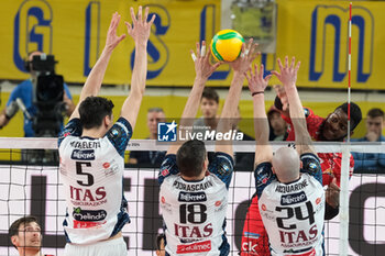 2024-03-13 - Marlon Yant of Cucine Lube Civitanova during the match between ITAS Trentino Volley and Cucine Lube Civitanova, semifinals of CEV Men Volley Champions League 2023/2024 at Il T Quotidiano Arena on March 13, 2024, Trento, Italy. - SEMILFINALS - ITAS TRENTINO VS CUCINE LUBE CIVITANOVA - CHAMPIONS LEAGUE MEN - VOLLEYBALL