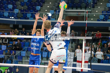 13/11/2024 - FERRE REGGERS (POWERVOLLEY MILANO) AND MONSTER BLOCK PIETER COOLMAN AND MATTHIJS VERHANNEMAN (KNACK VOLLEY ROESELARE ) - ALLIANZ MILANO VS KNACK ROESELARE - CHAMPIONS LEAGUE MEN - VOLLEY