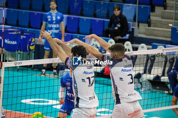 13/11/2024 - MONSTER BLOCK YACINE LOUATI AND JACOPO LARIZZA (POWERVOLLEY MILANO) - ALLIANZ MILANO VS KNACK ROESELARE - CHAMPIONS LEAGUE MEN - VOLLEY