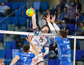 13/11/2024 - TATSUNORI OTSUKA (POWERVOLLEY MILANO) AND MONSTER BLOCK MATTHIJS VERGHANNEMAN (KNACK VOLLEY ROESELARE) - ALLIANZ MILANO VS KNACK ROESELARE - CHAMPIONS LEAGUE MEN - VOLLEY