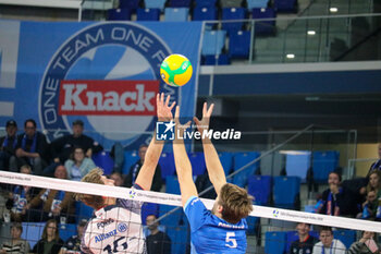 13/11/2024 - PAOLO PORRO (POWERVOLLEY MILANO) AND PIETER COOLMAN (KNACK VOLLEY ROESELARE ) - ALLIANZ MILANO VS KNACK ROESELARE - CHAMPIONS LEAGUE MEN - VOLLEY