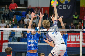 13/11/2024 - FERRE REGGERS (POWERVOLLEY MILANO) AND MONSTER BLOCK SEPPE ROTTY AND PIETER COOLMAN (KNACK VOLLEY ROESELARE) - ALLIANZ MILANO VS KNACK ROESELARE - CHAMPIONS LEAGUE MEN - VOLLEY