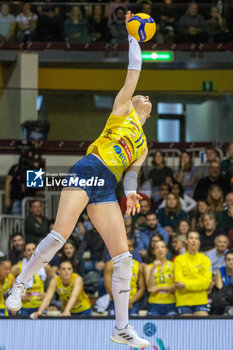 2024-02-17 - Isabelle Haak (Prosecco Doc Imoco Conegliano) at service during FinalFour Italian Cup Frecciarossa 2024 match between Prosecco Doc Imoco Conegliano and Fenera Chieri '76 at PalaTrieste, Trieste, Italy on February, 2024 - SEMIFINALS - PROSECCO DOC IMOCO CONEGLIANO VS REALE MUTUA FENERA CHIERI 76 - WOMEN ITALIAN CUP - VOLLEYBALL
