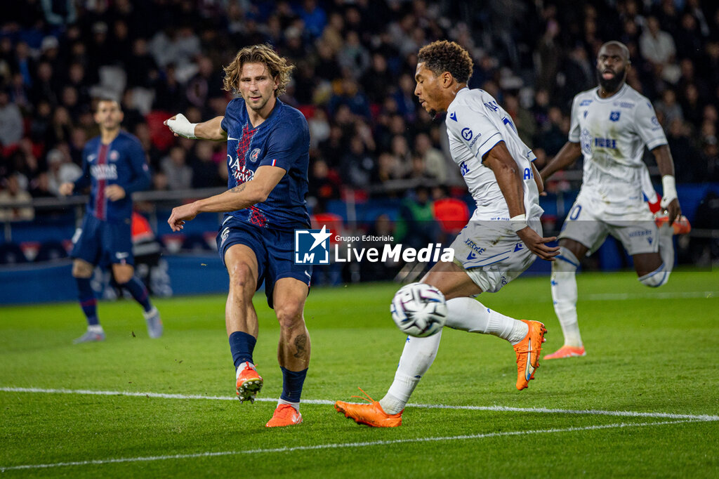 FOOTBALL - FRENCH CHAMP - PARIS SG v AUXERRE - FRENCH LIGUE 1 - SOCCER