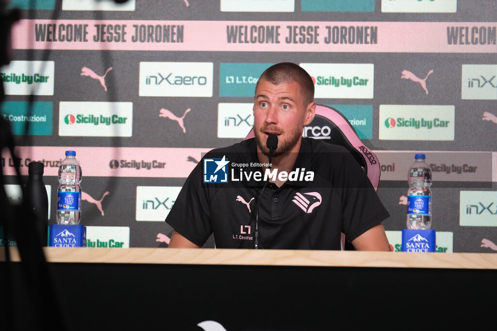 Palermo FC presents new signing Jesse Joronen - ITALIAN SERIE B - SOCCER