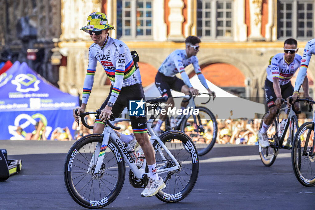 Tour de France 2025 - Team Presentation - TOUR DE FRANCE - CYCLING
