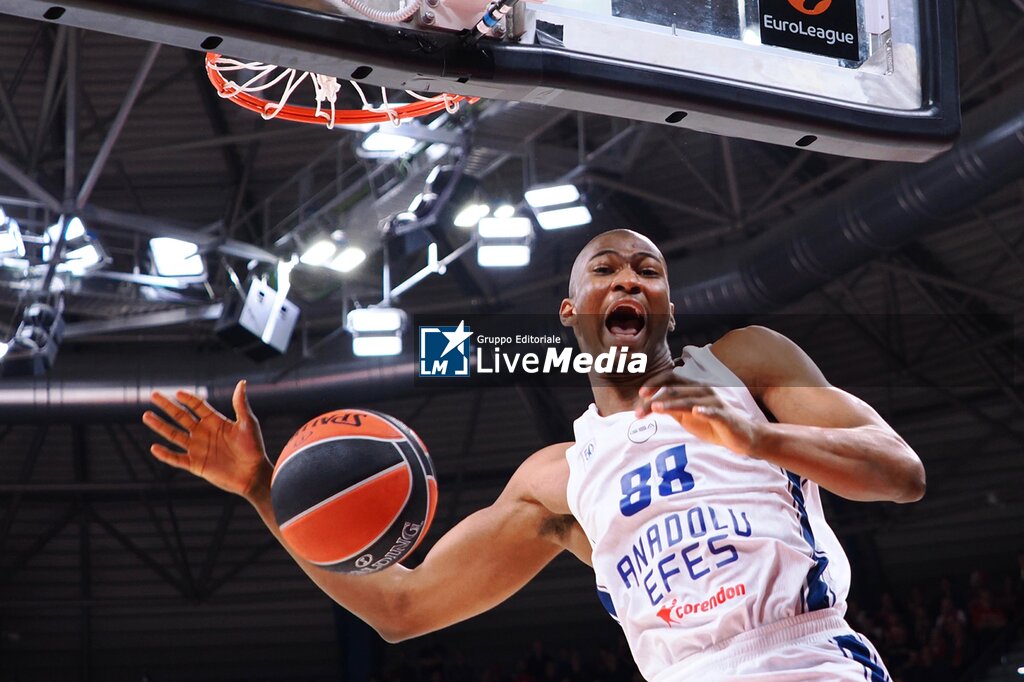EA7 Emporio Armani Milano vs Anadolu Efes - EUROLEAGUE - BASKETBALL