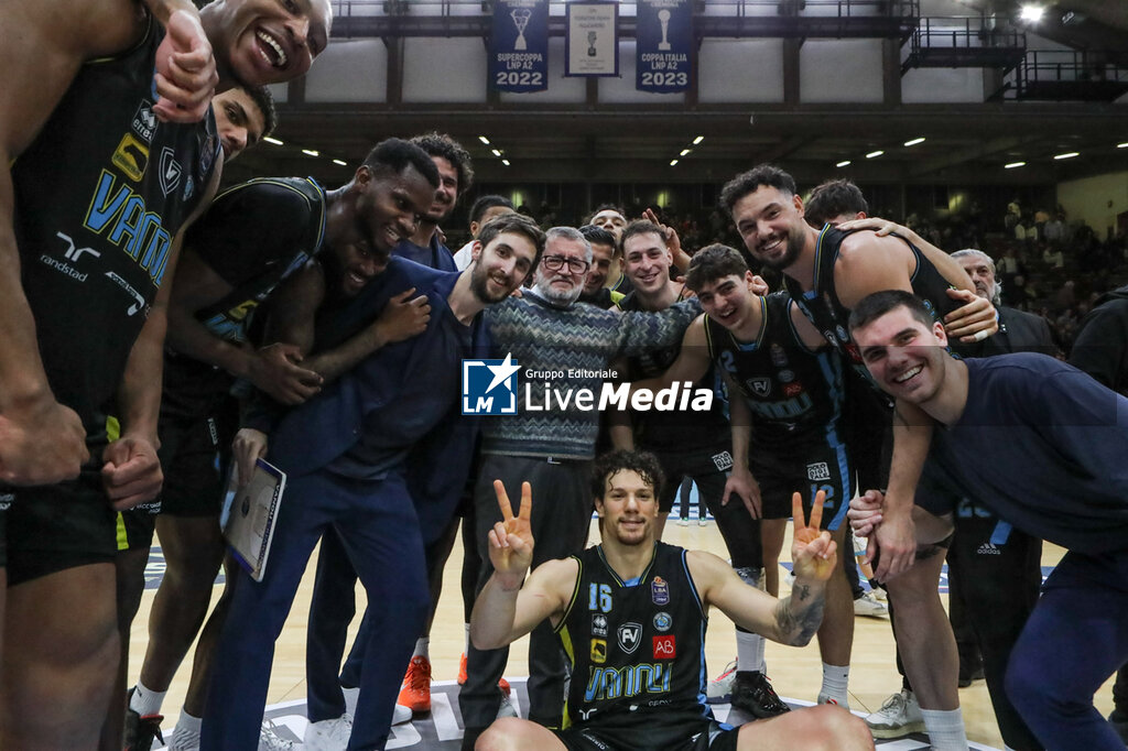 Vanoli Basket Cremona vs Acqua S.Bernardo Cantù - ITALIAN SERIE A - BASKETBALL