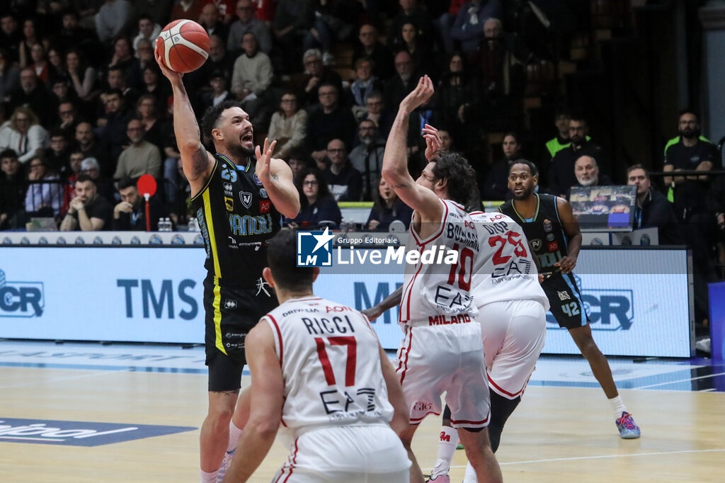 Vanoli Basket Cremona vs EA7 Emporio Armani Milano - ITALIAN SERIE A - BASKETBALL