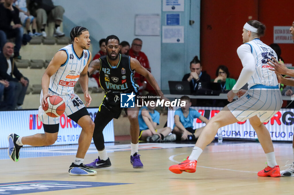 Vanoli Basket Cremona vs Napoli Basketball - ITALIAN SERIE A - BASKETBALL