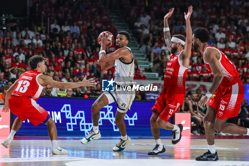 Openjobmetis Varese vs Virtus Bologna - ITALIAN SERIE A - BASKETBALL